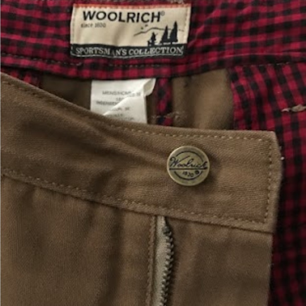Woolrich canvas trousers perfect for all outdoor activities.